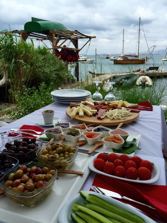 Tuzla Yacht Club Homestay *