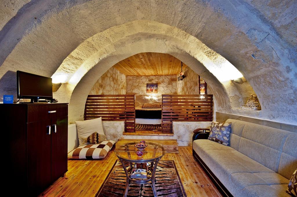 Adanos 3*