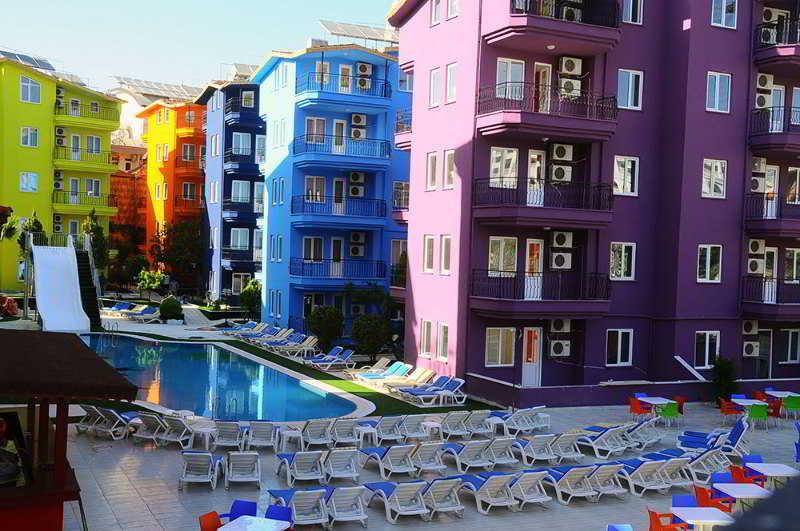 Apartment Blue Family Club Side