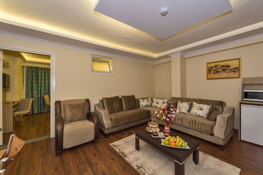 Le Premier House Aparthotel 2*