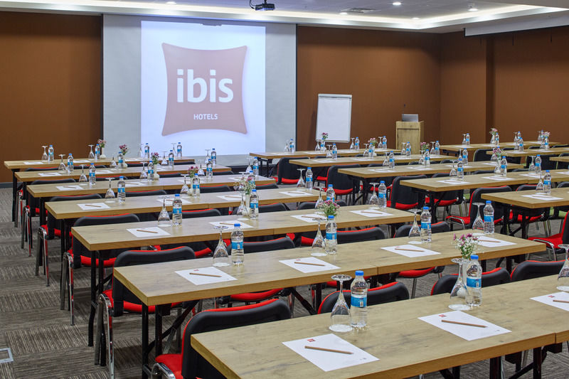 Hotel Ibis Airport 3*