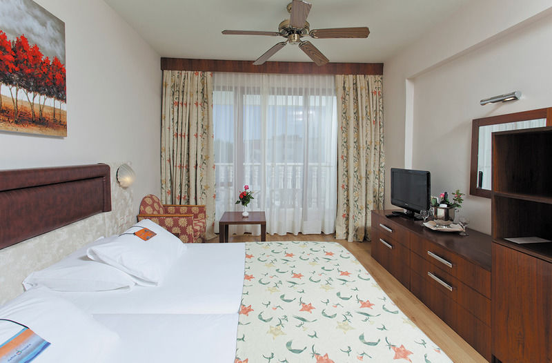 Hotel Defne Garden 4*