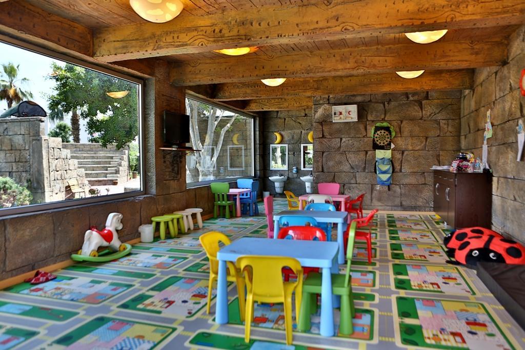 Dolphin Family Hotel