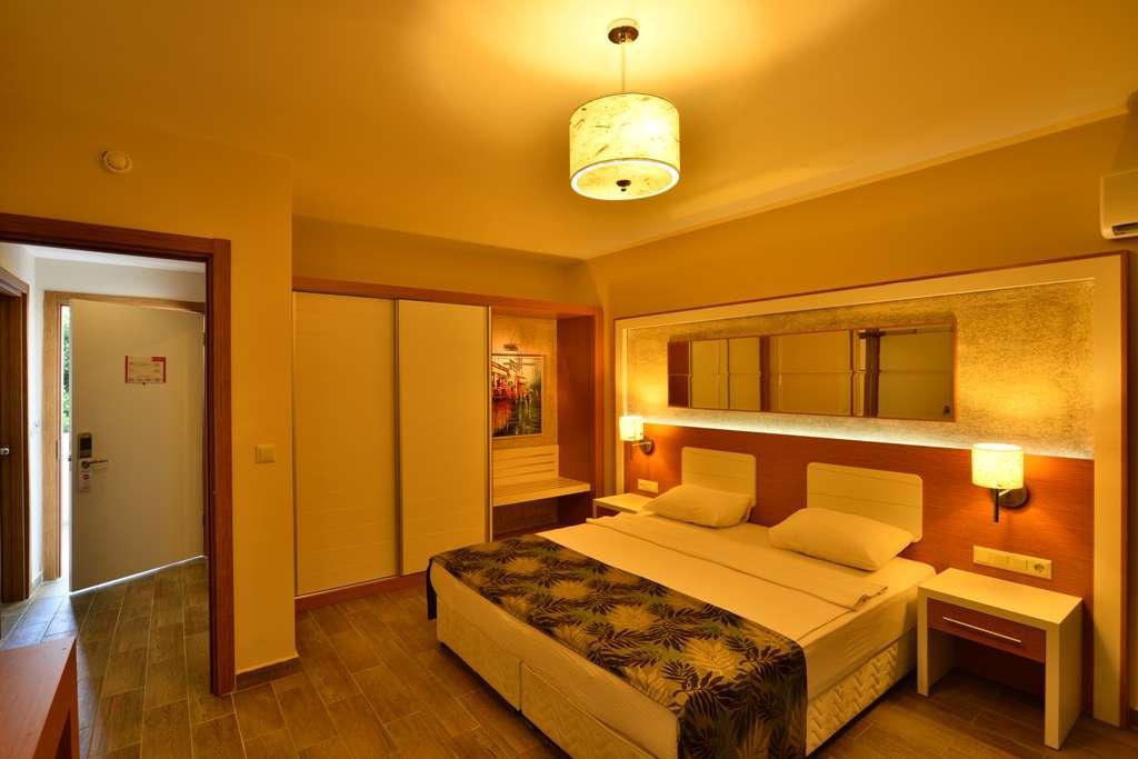 Dolphin Family Hotel Aparthotel
