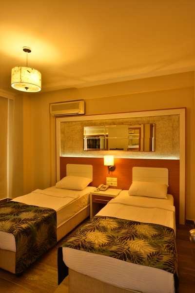 Dolphin Family Hotel 3*