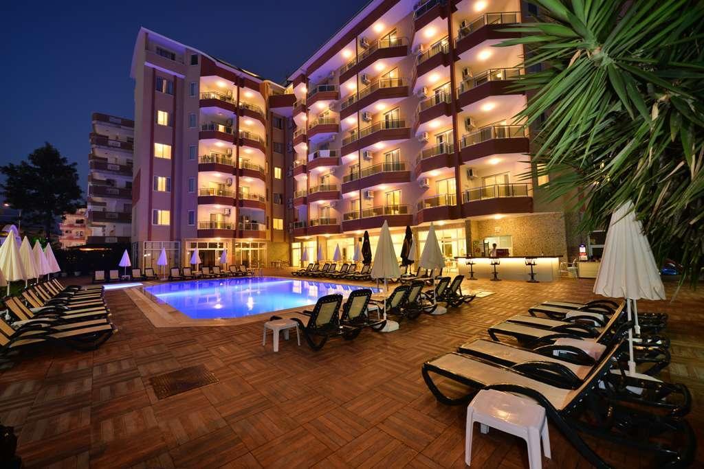 Dolphin Family Hotel