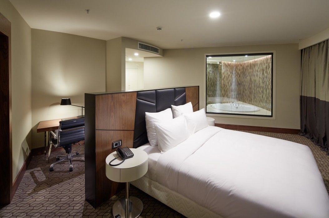 Mercure West & Convention Center