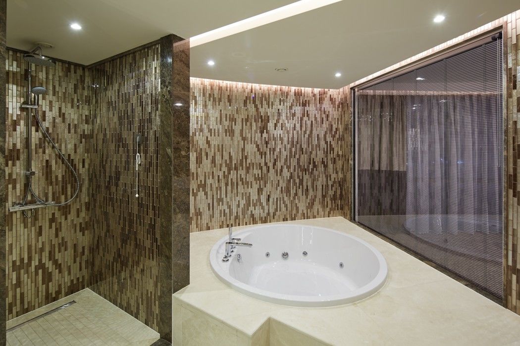 Mercure West & Convention Center Hotel 5*