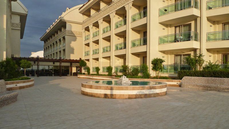 Seamelia & Resort Side