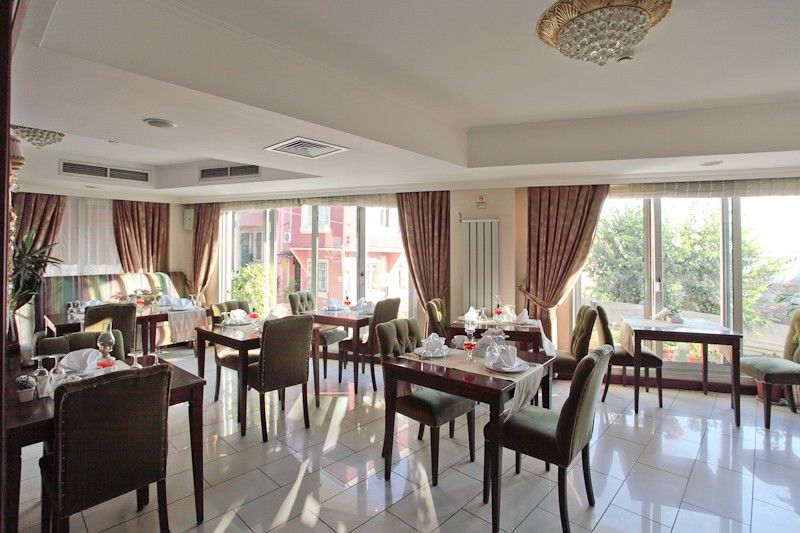Daphne Hotel 4*