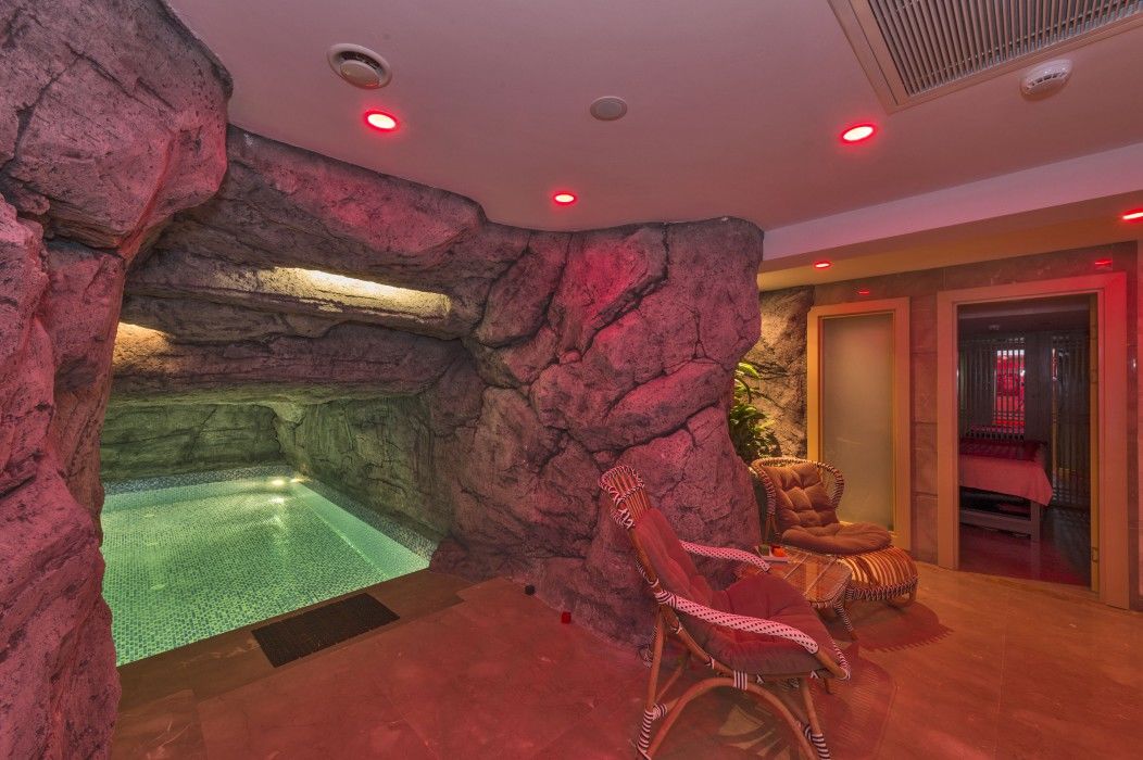 Glorious Hotel 4*