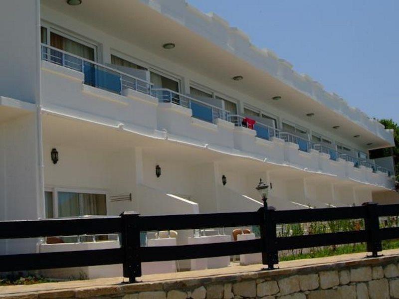 Side Beach Club