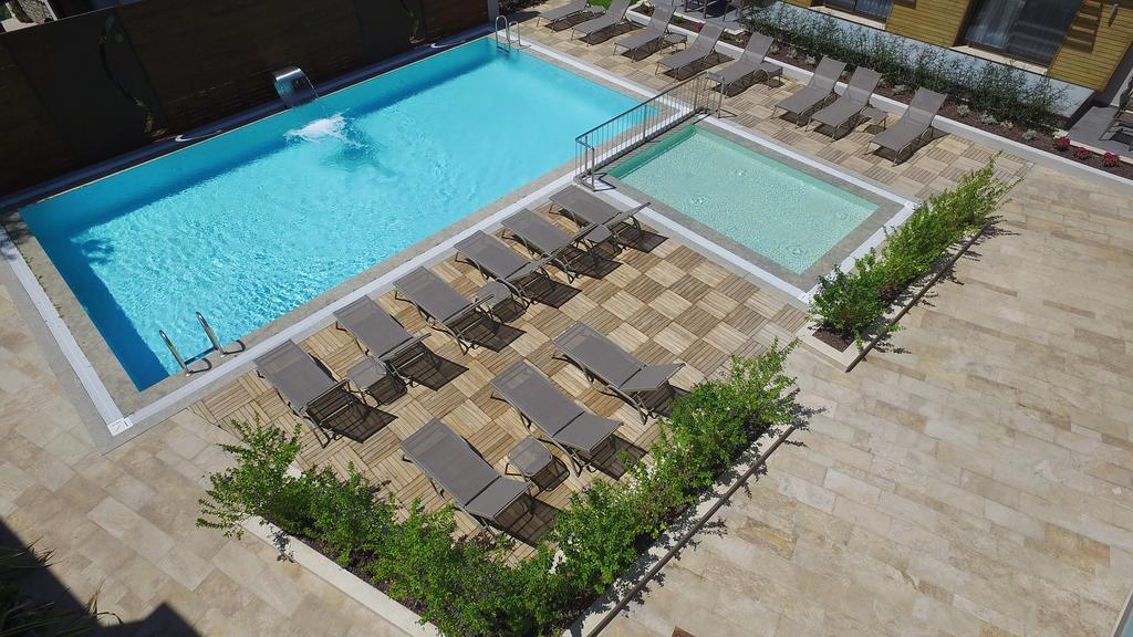 Ara Residences Apartment *