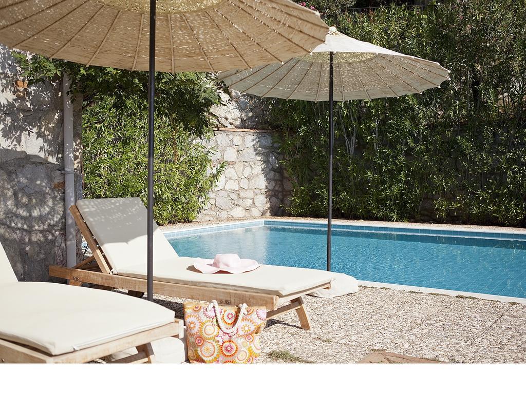 Dionysos Hotel 3*