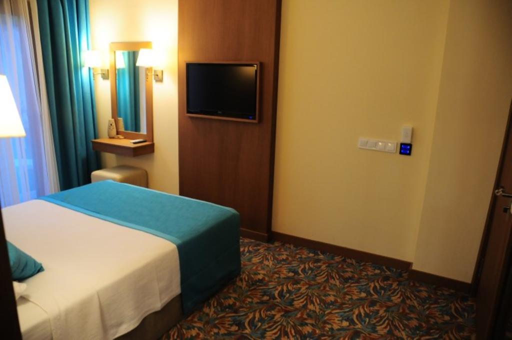 Liona & Hotel