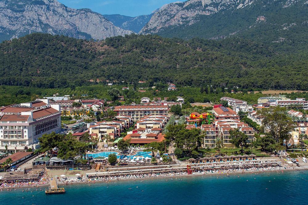 Resort Crystal Aura &