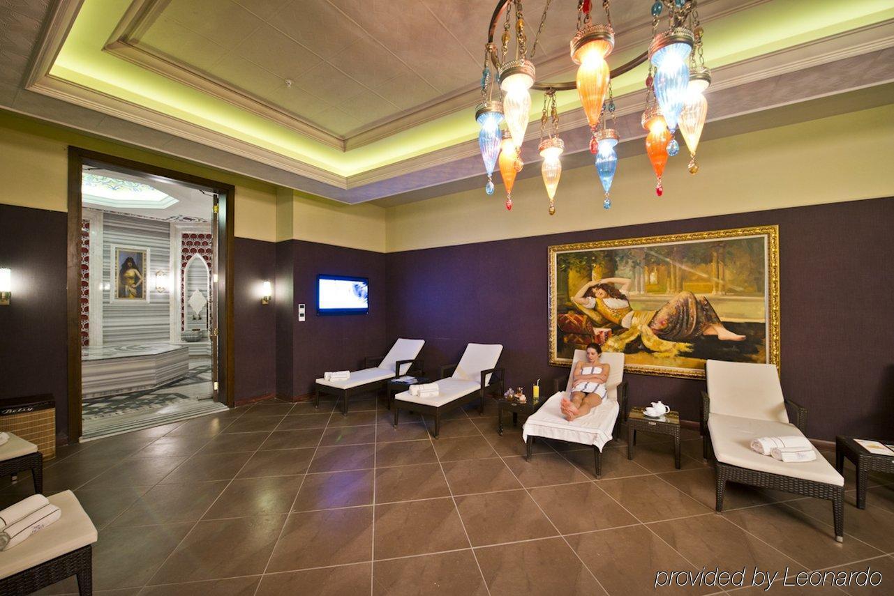 Elite World Hotel 5*