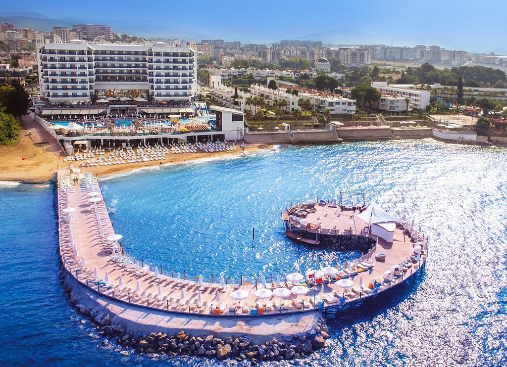 Hotel Azura Deluxe &