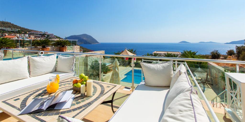 Glass House Villa *