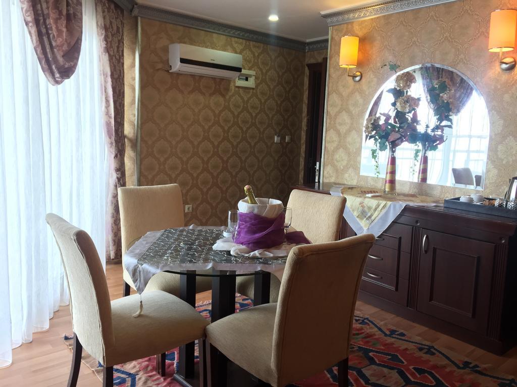 Club Rose Bay Hotel
