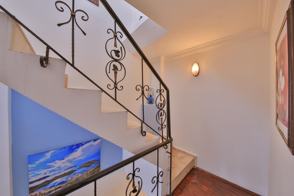 White House Guest house 2*