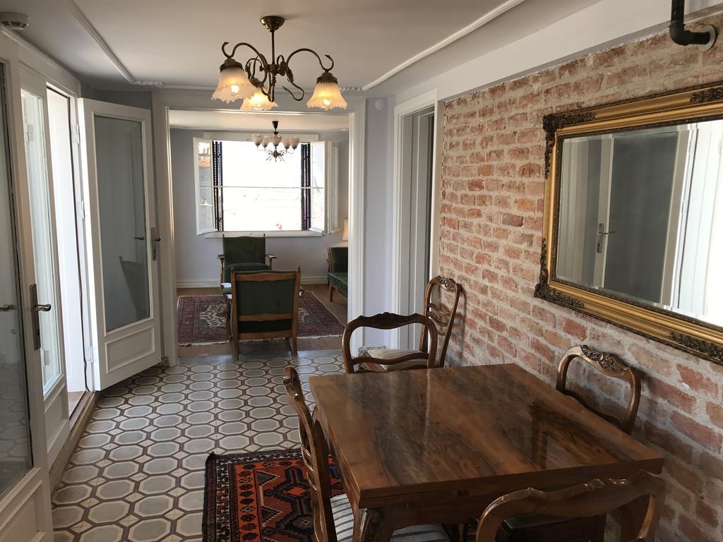Bueyuek Apartment *