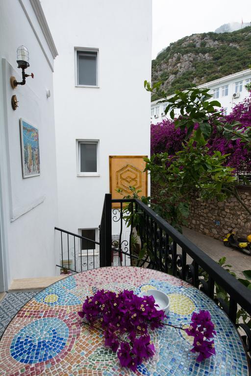 8 Homestay