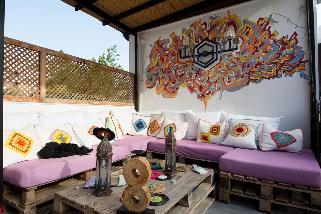 8 Homestay
