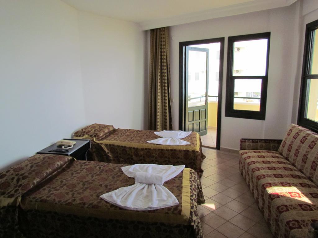 Hotel Gold Twins Family 3*