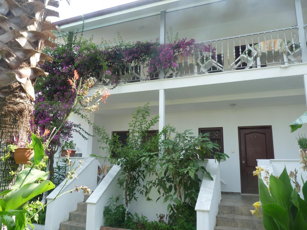 Garden Bed & Breakfast *