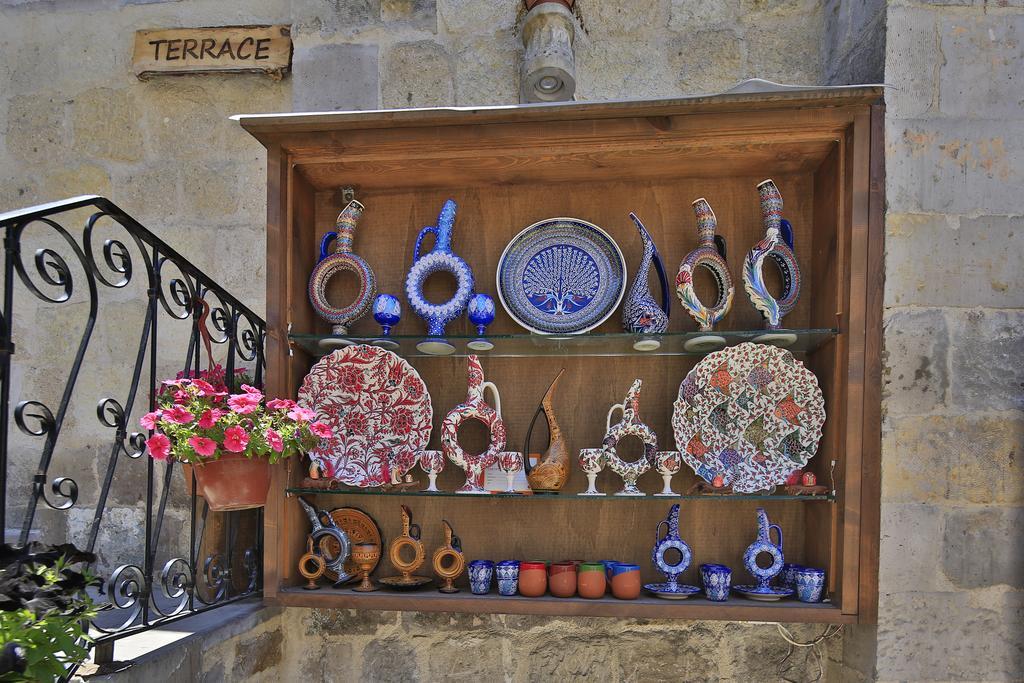 Hotel Aren Cave And Art Gallery