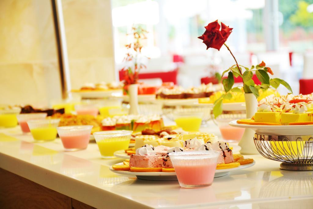 Rose Hotel