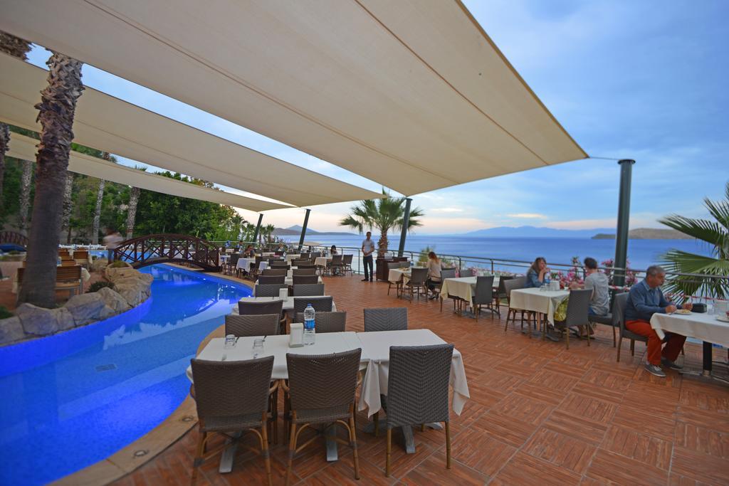 Lighthouse Hotel 4*