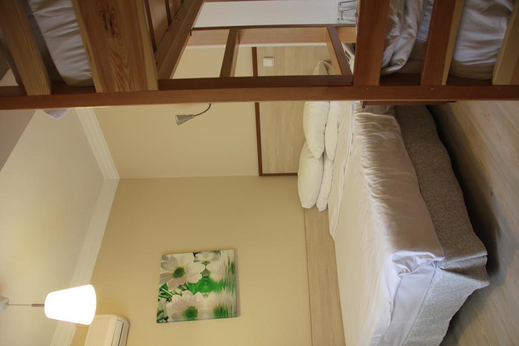 Crowded House 3*