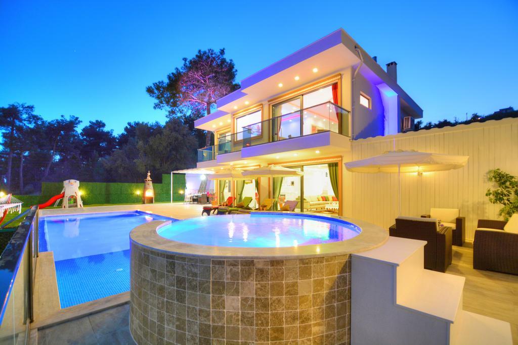 Saltanat Villa *