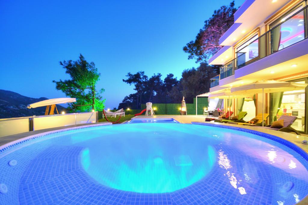 Saltanat Villa *