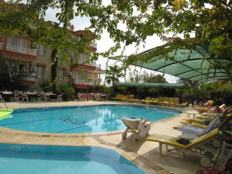 Mediterranean Garden Apartment *