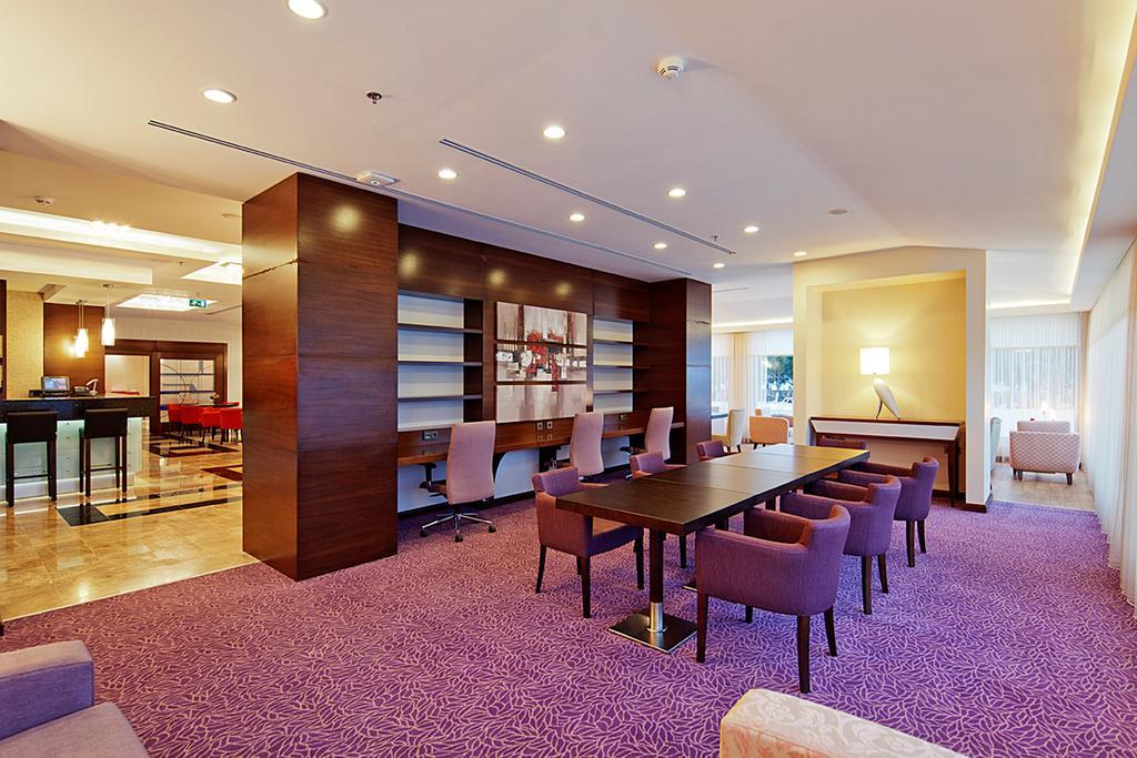 Hampton By Hilton