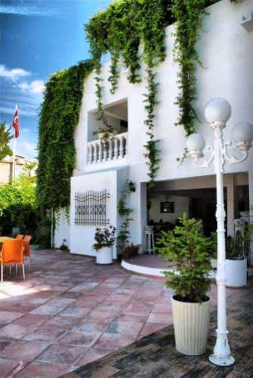 Golden Gate Hotel 2*