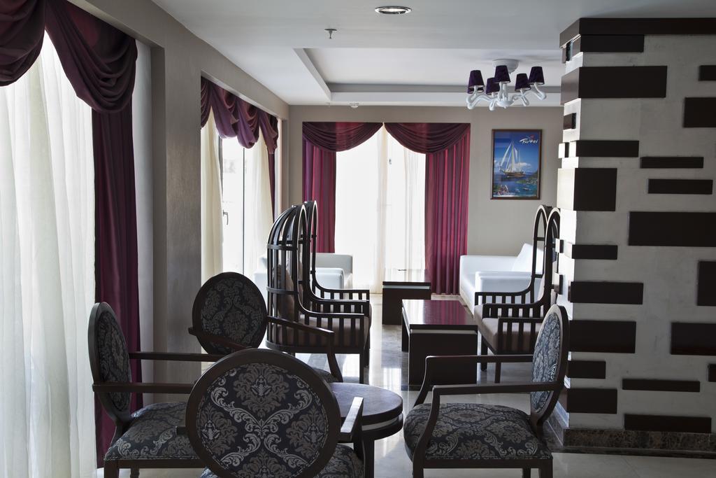 Hotel Holiday City