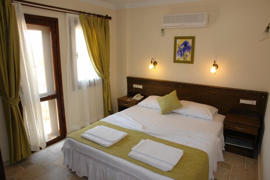 Asiyan Hotel *