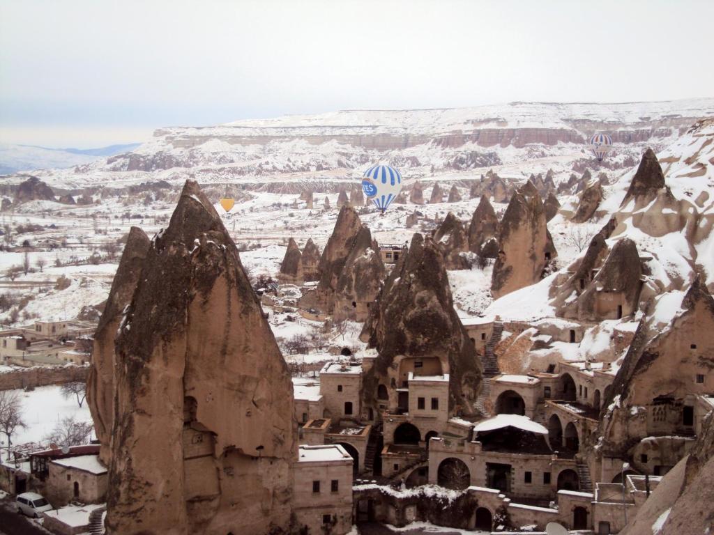 Hotel Arif Cave