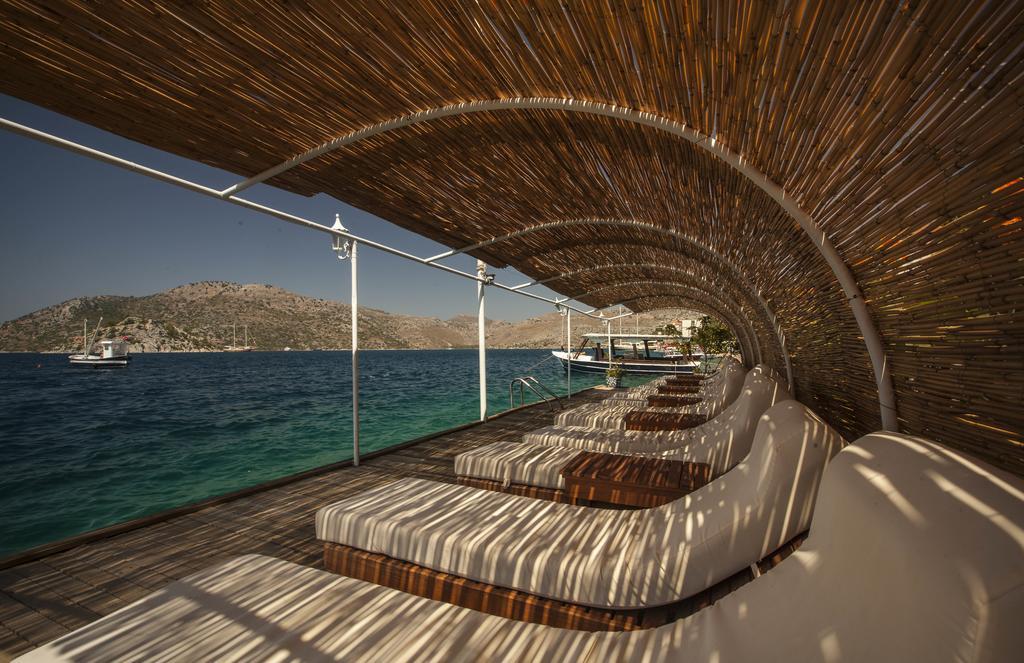 Dolphin Hotel 3*