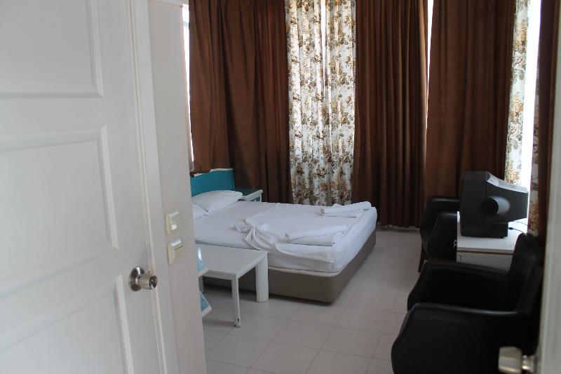 Rosella Hotel 3*