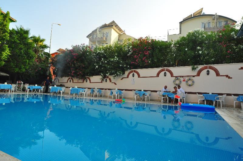 Hotel Dynasty Side