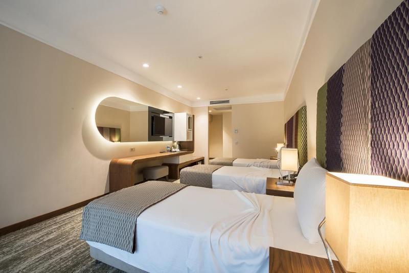 Hotel Ramada By Wyndham Gemli̇k 4*