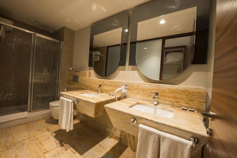 Hotel Ramada By Wyndham Gemli̇k Gemlik
