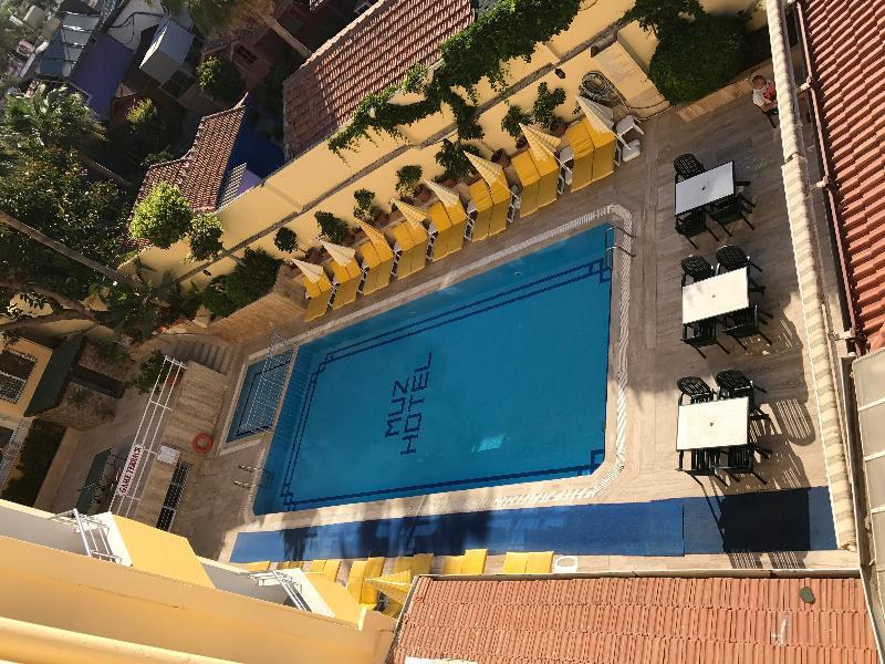 Muz Hotel 2*