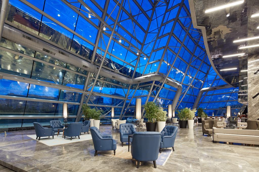 Pullman & Convention Center Hotel