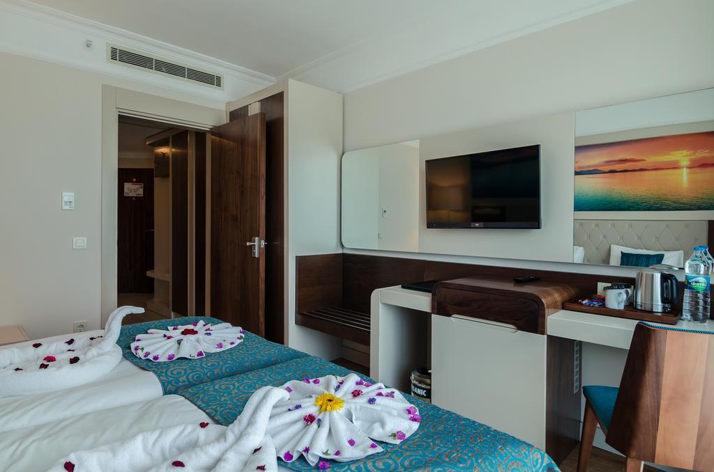 The Lumos Deluxe & Hotel 5*